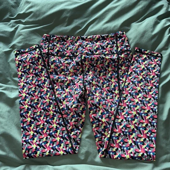 Victoria’s Secret Sport yoga/work out reflective adjustable pants - Picture 5 of 6